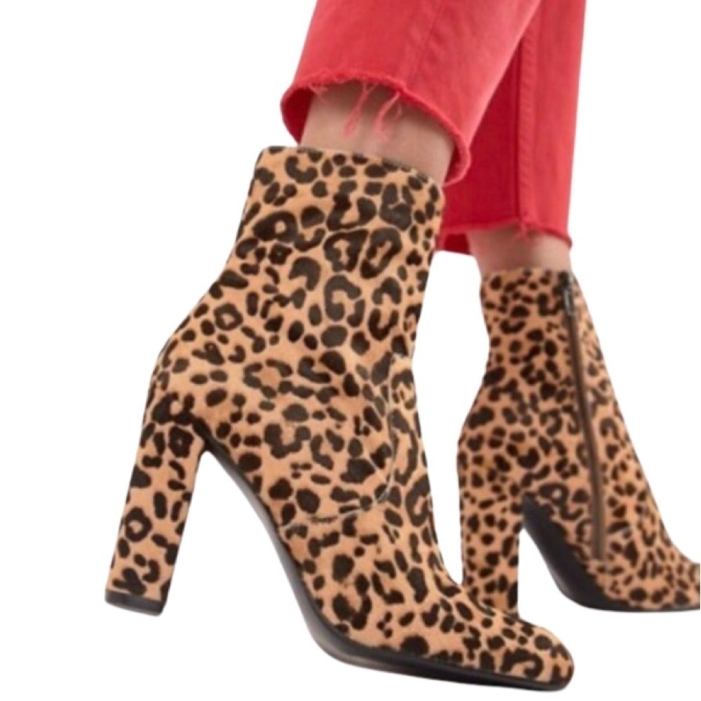 STEVE MADDEN Pixie Printed Cow Hair Boots in Leopard